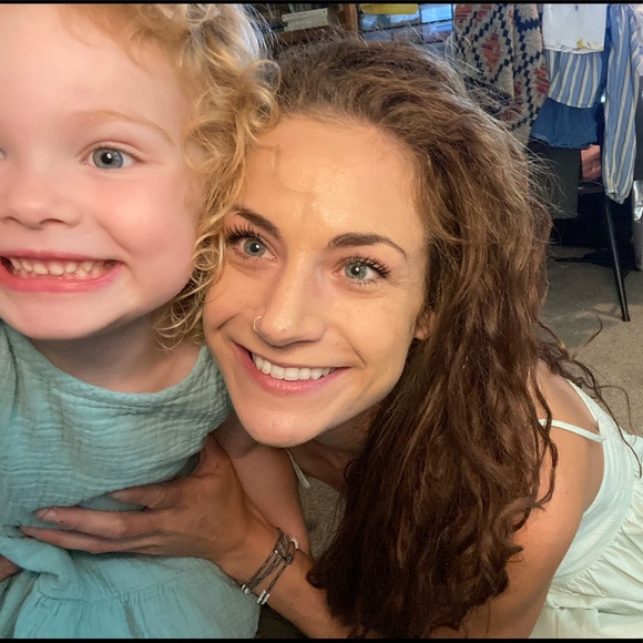 Meet your Posher, Emily - Picture 3 of 4